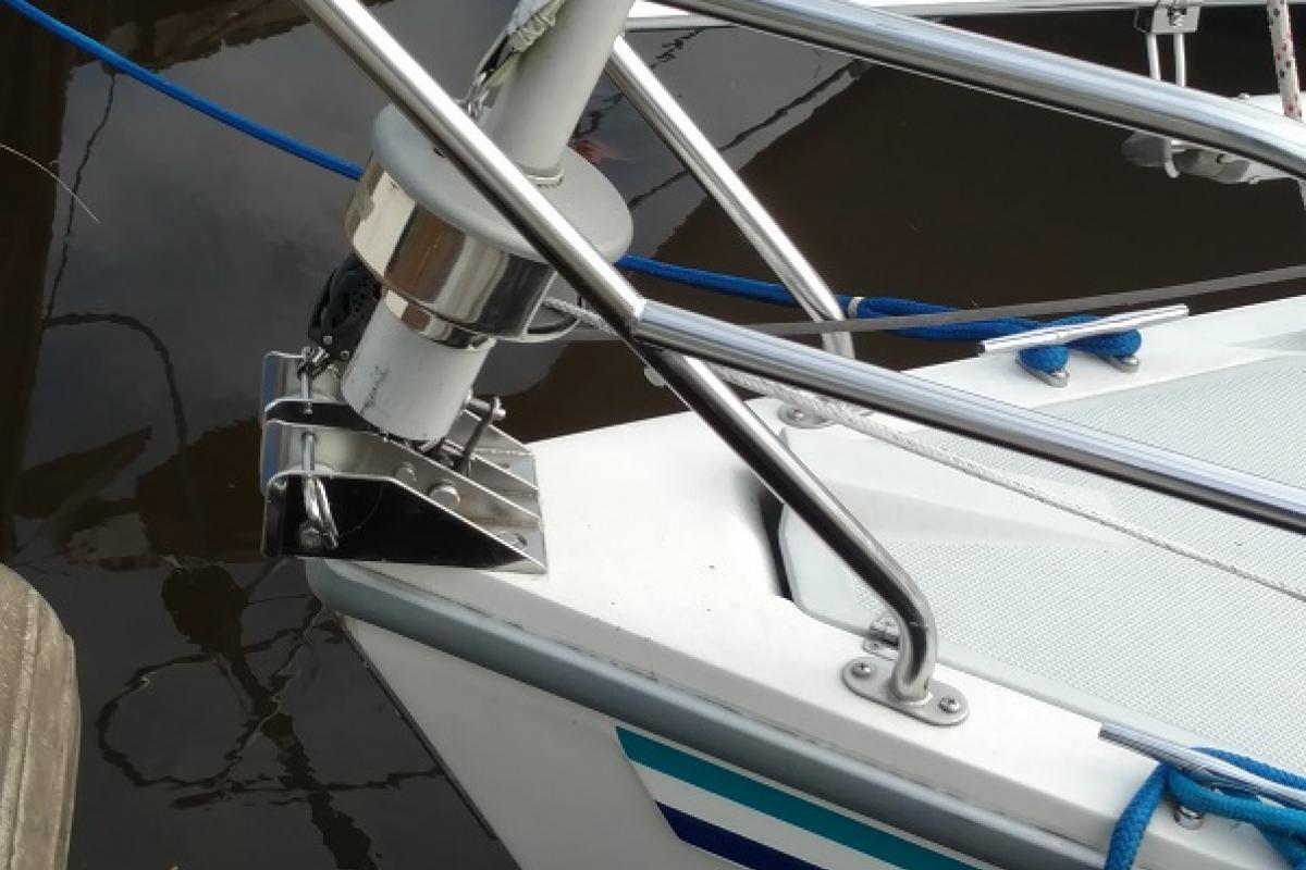 1993 Catalina Waterfowler 15, 11