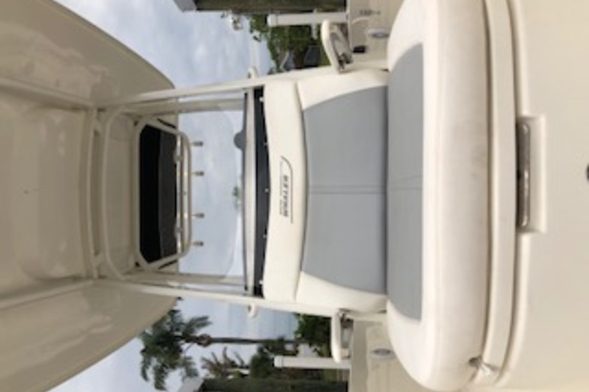 2016 Boston Whaler Dauntless, 16