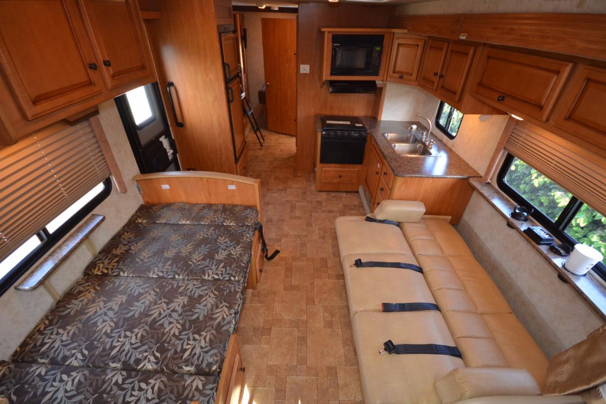 2011 Fleetwood Jamboree Sport 31N, 8