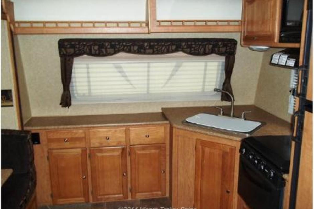 2011 Rockwood Ultra Lite Series M-2608SS, 5