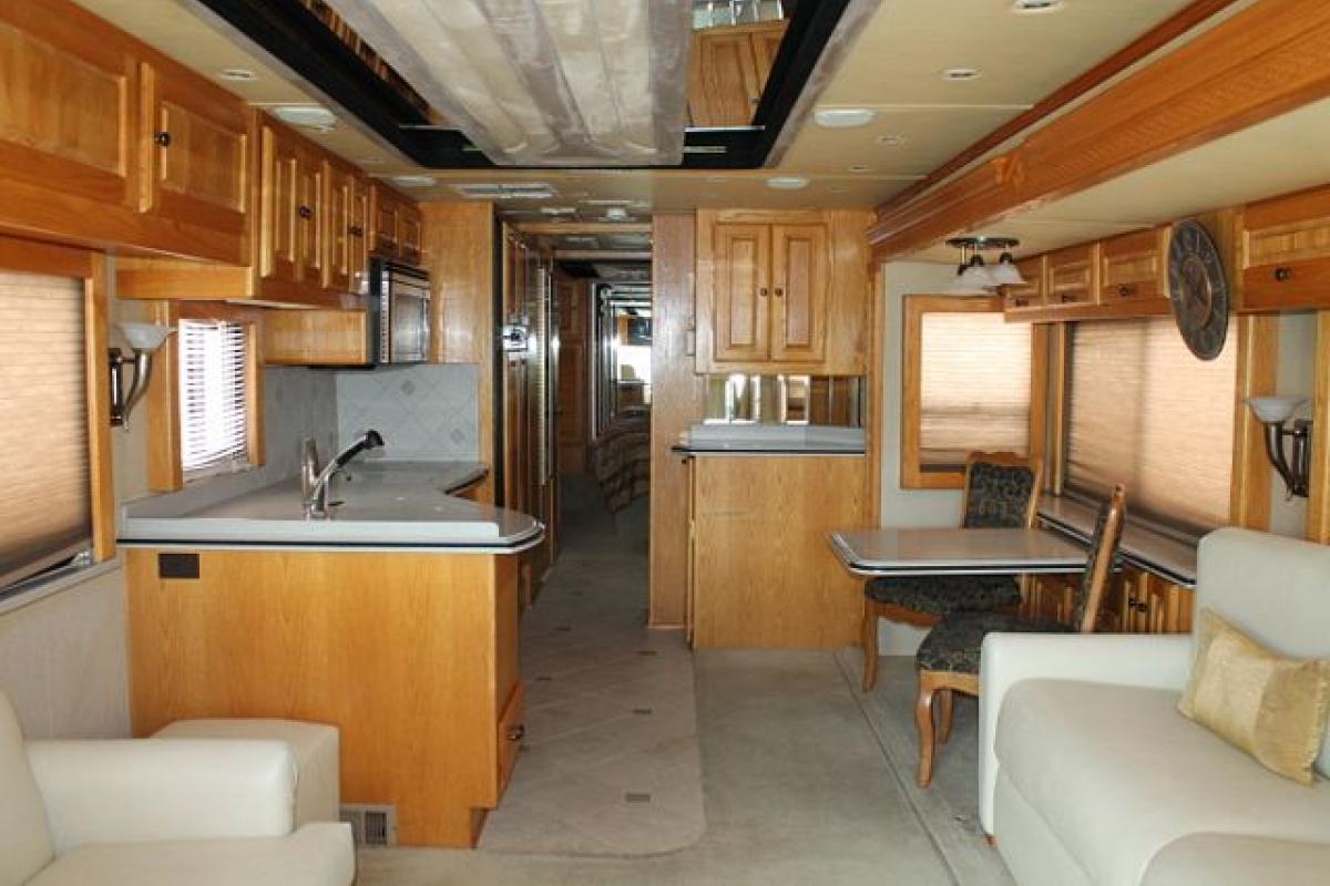 2004 MONACO EXECUTIVE, 3