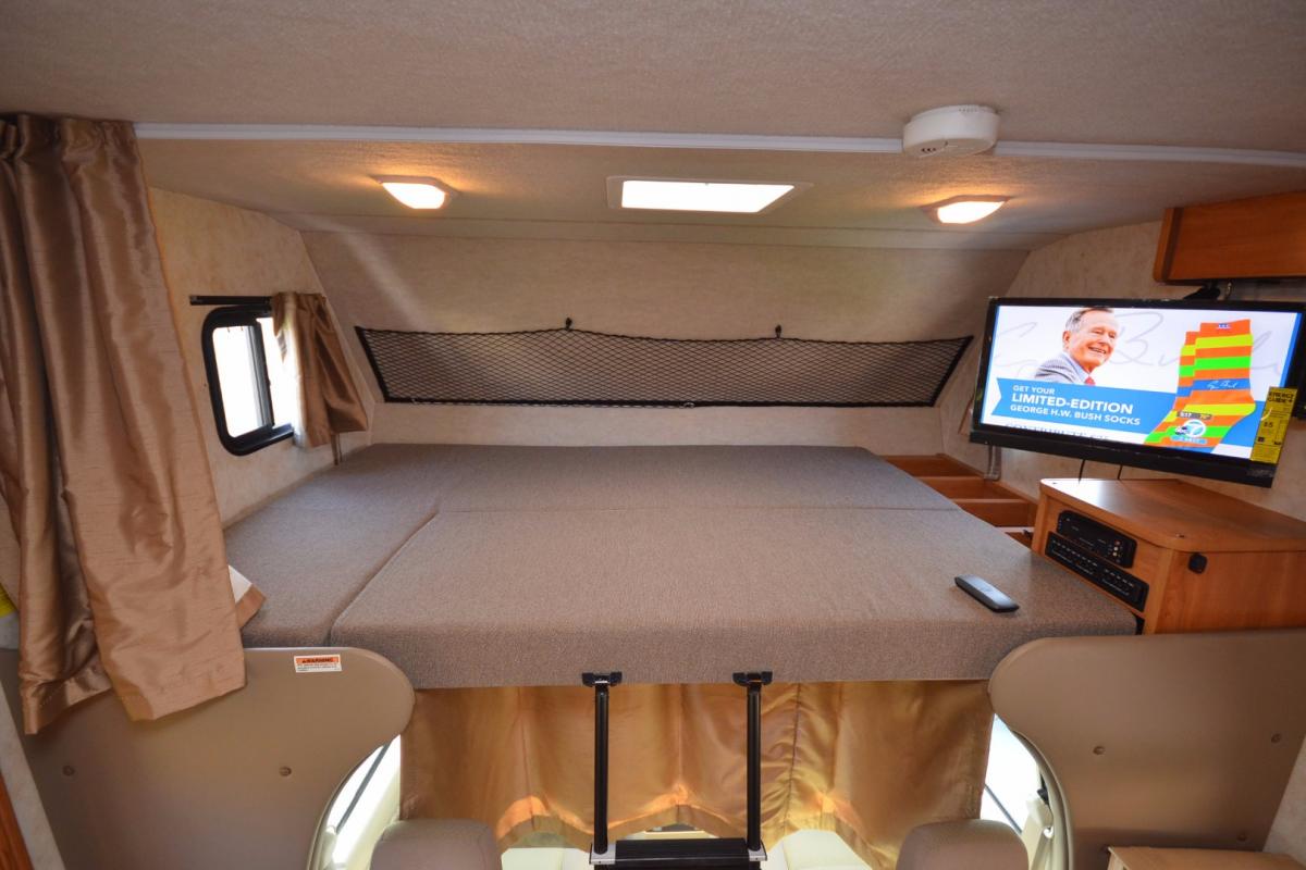 2011 Fleetwood Jamboree Sport 31N, 9