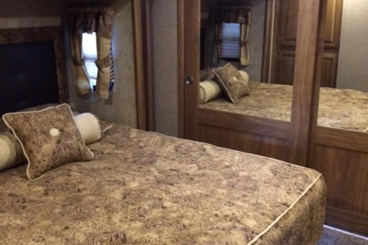 2015 keystone Montana High Country 293RK, 8