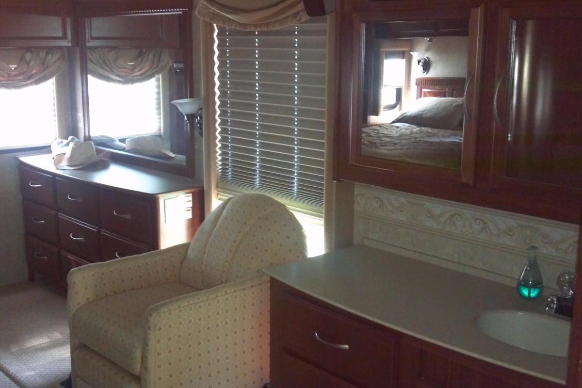 2006 Fleetwood Discovery 39V, 7