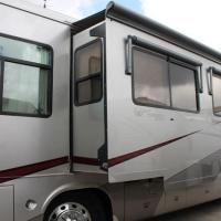 2004 MONACO EXECUTIVE, 1
