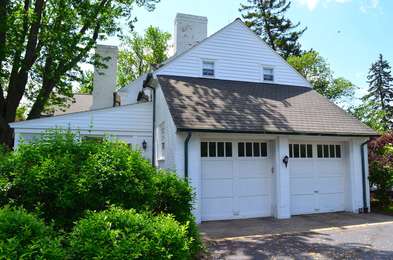 Beautiful 6 bedroom, 5 bath home on 11 acres in Goshen, Indiana