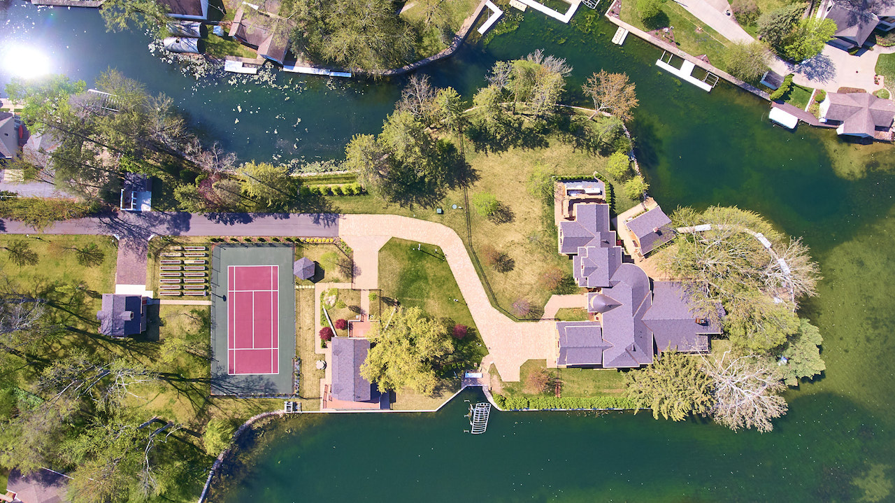 Beautiful 7000 sf home with 2 acres on Lake Wawasee Scheerer