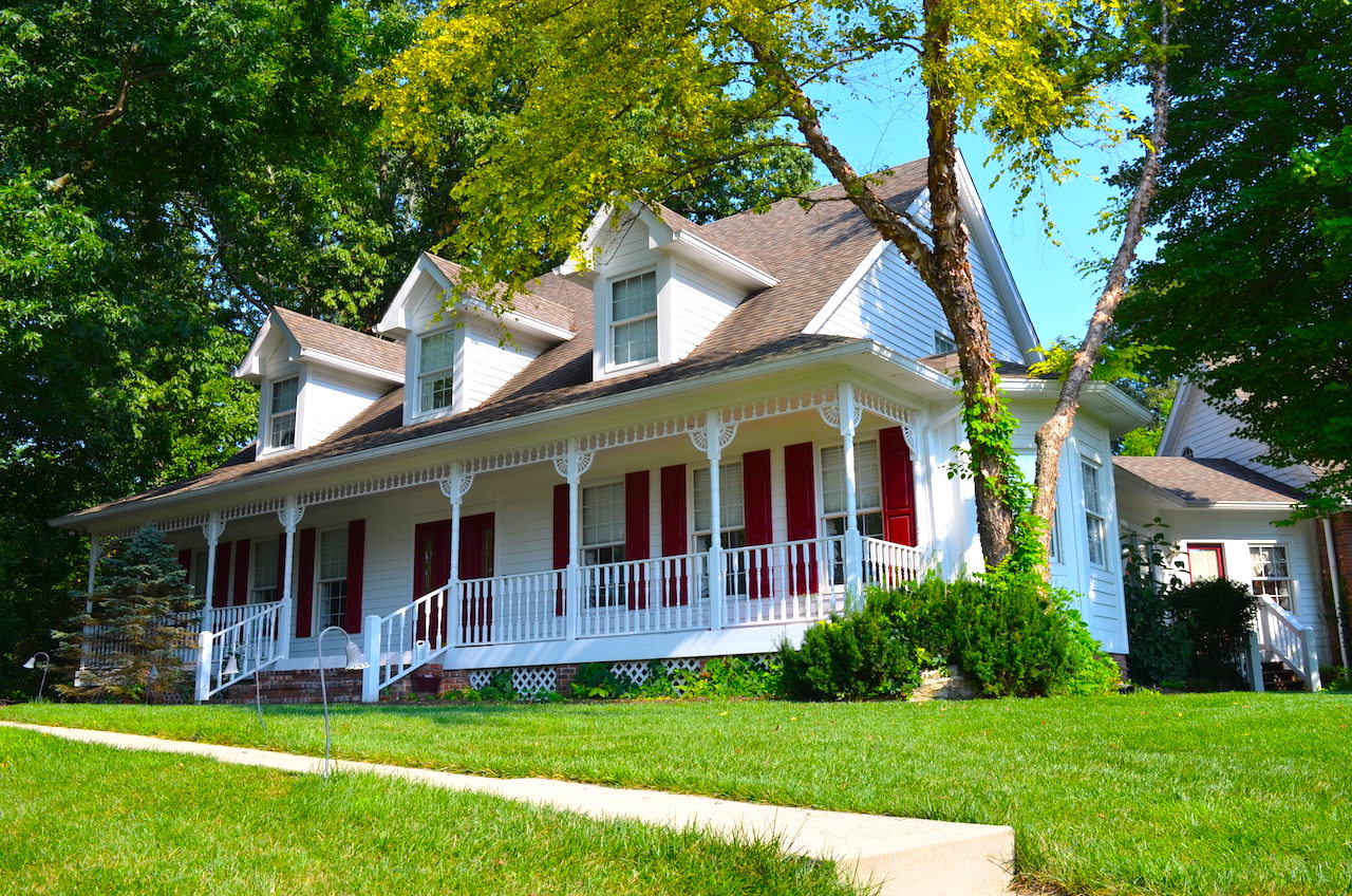 4 bedroom home with 4 car garage in Fox Hollow, Zionsville Indiana