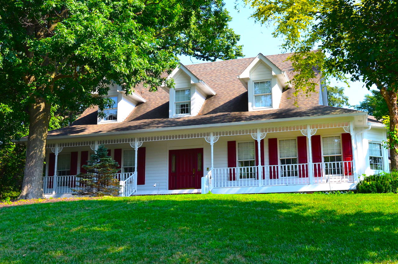 4 bedroom home with 4 car garage in Fox Hollow, Zionsville Indiana
