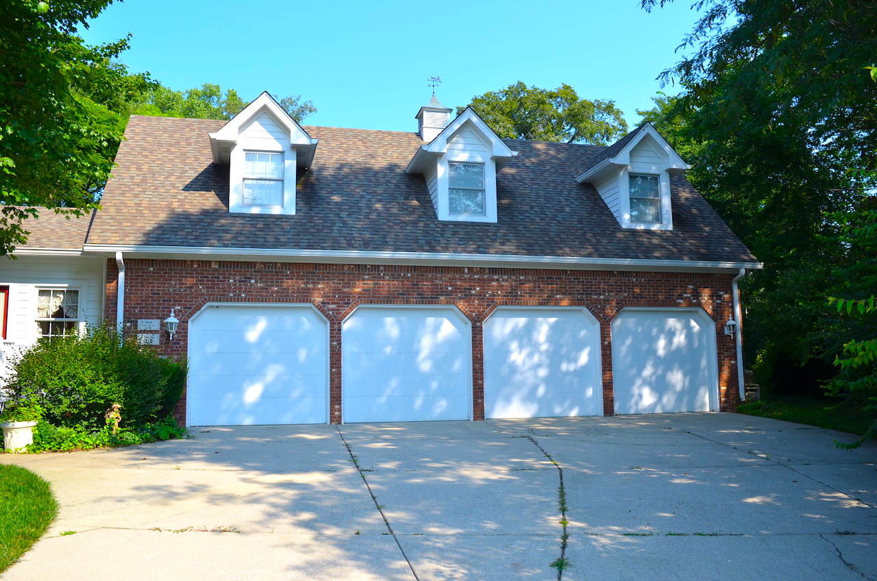 4 bedroom home with 4 car garage in Fox Hollow, Zionsville Indiana