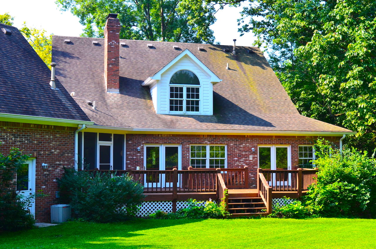 4 bedroom home with 4 car garage in Fox Hollow, Zionsville Indiana