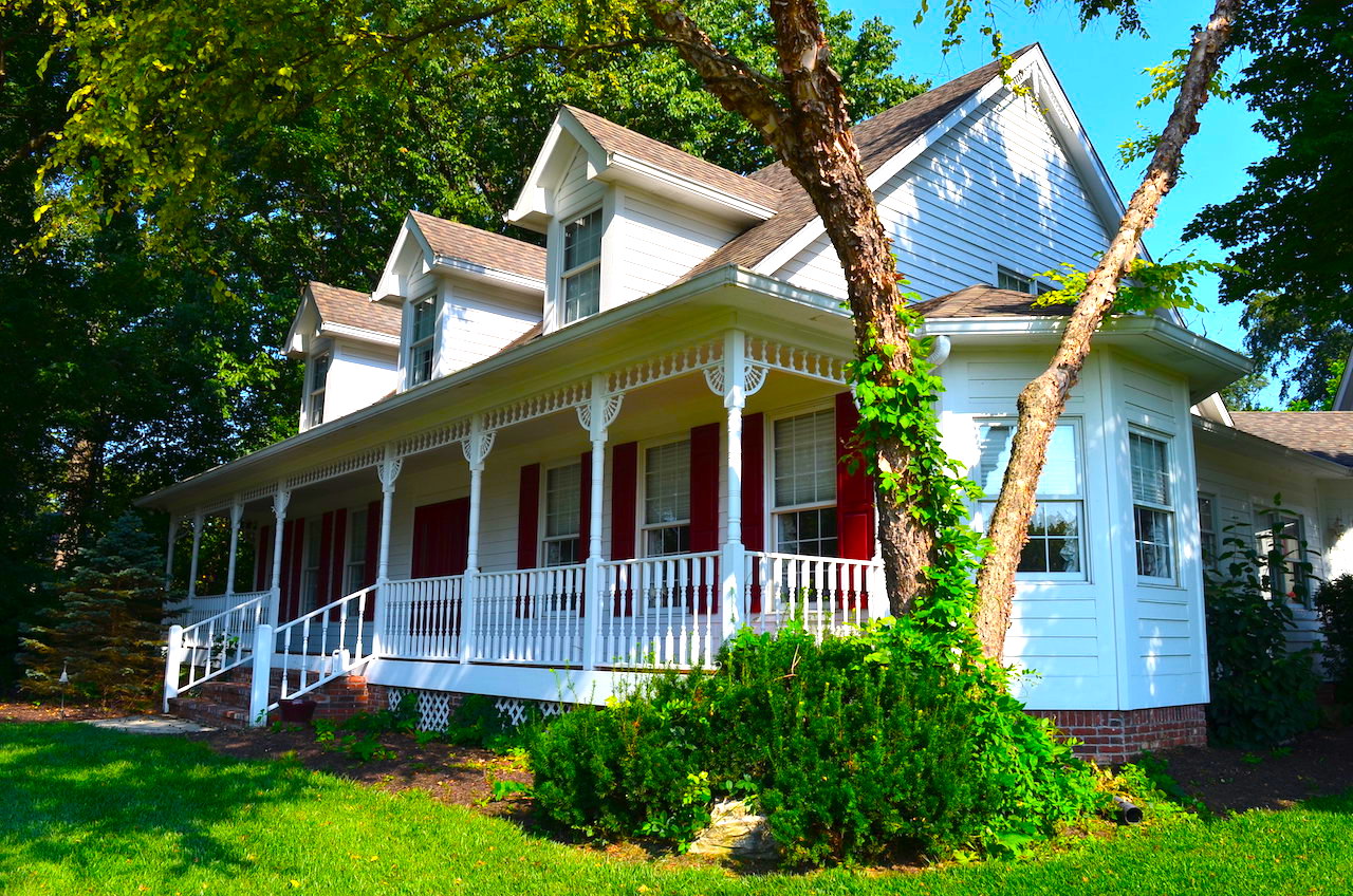 4 bedroom home with 4 car garage in Fox Hollow, Zionsville Indiana