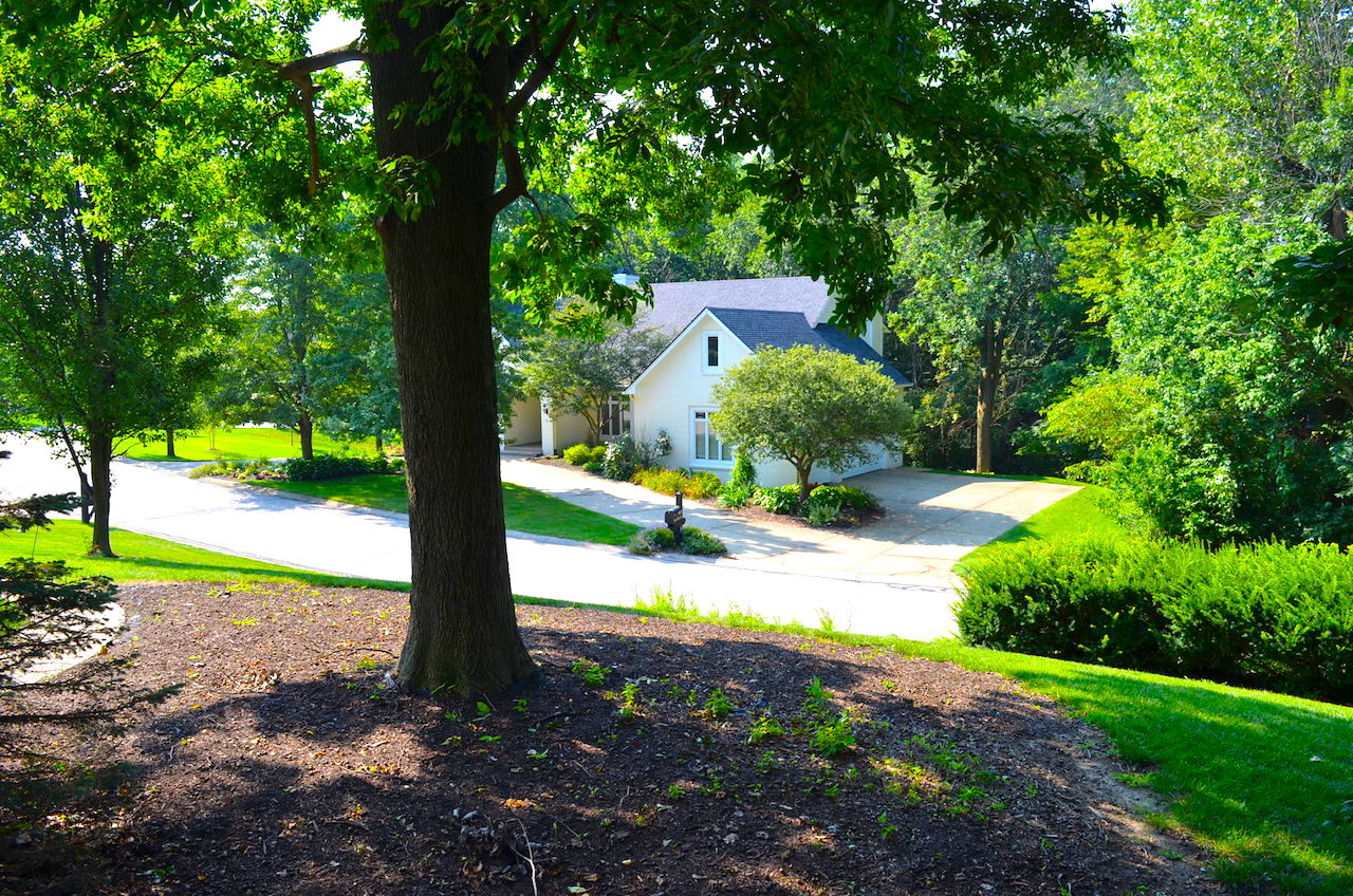 4 bedroom home with 4 car garage in Fox Hollow, Zionsville Indiana