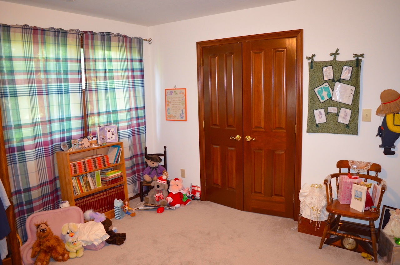 4 bedroom home with 4 car garage in Fox Hollow, Zionsville Indiana