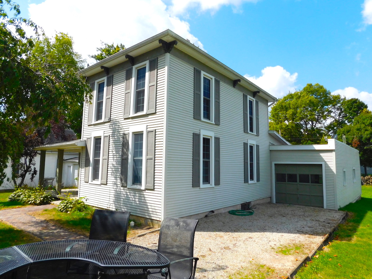 Move in ready 4 bedroom home and separate city lot in Markle Indiana