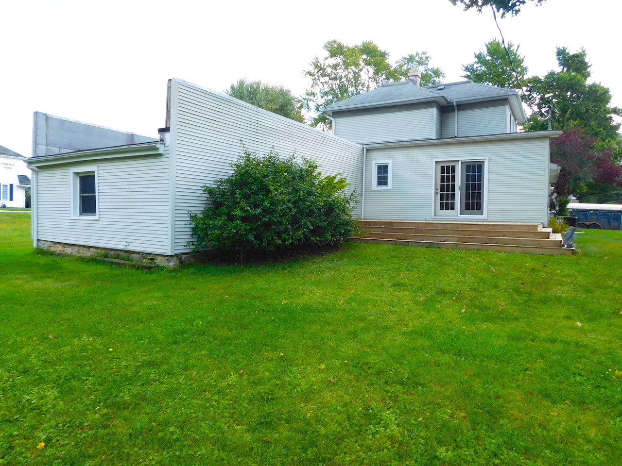 Move in ready 4 bedroom home and separate city lot in Markle Indiana