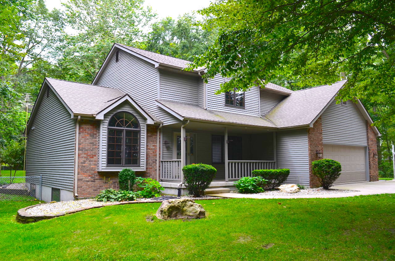 Beautiful 4 bedroom home on basement sitting on 10 acres in Roanoke