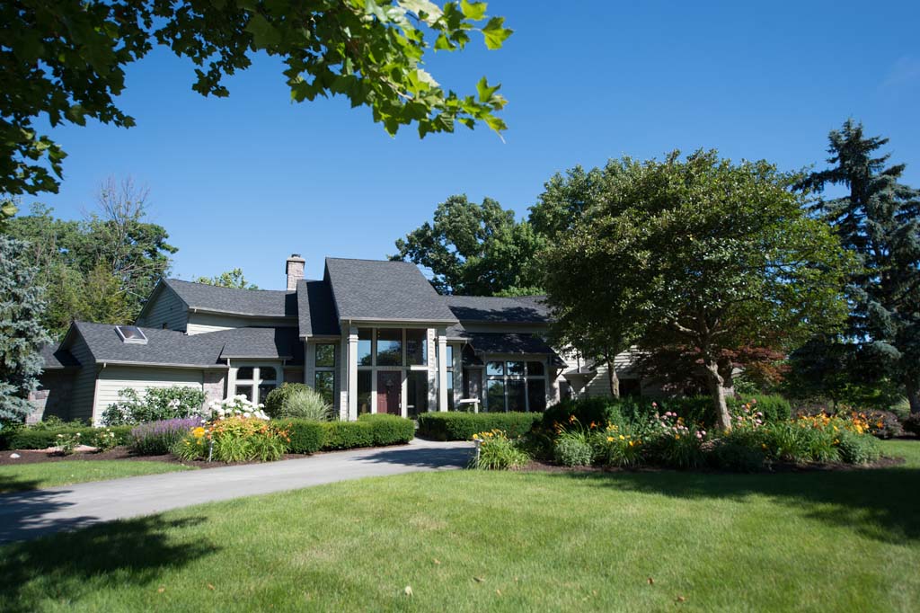 Beautiful 5 bedroom, 5 bath home on walkout bsmt in Sycamore Hills