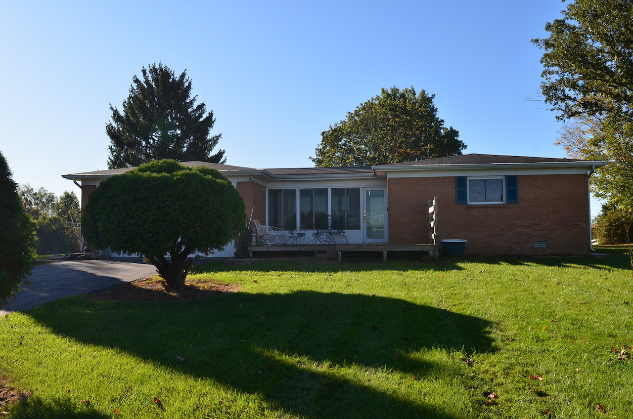 3 bedroom home on basement north of downtown Roanoke Indiana Scheerer