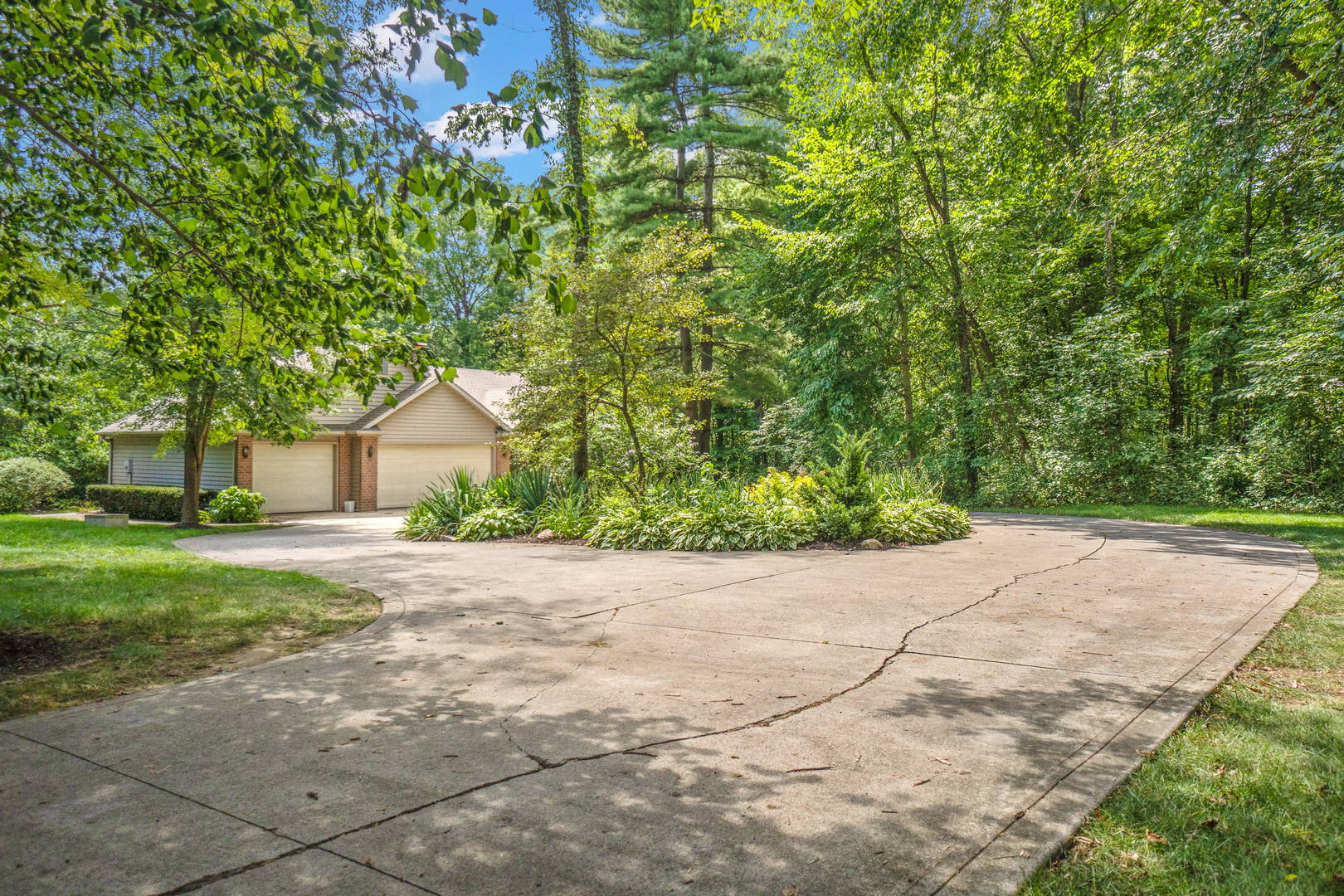 Grabill, Indiana Ranch Home with 3.68 +/ Acres and Pond Scheerer McCulloch Indiana Auctions