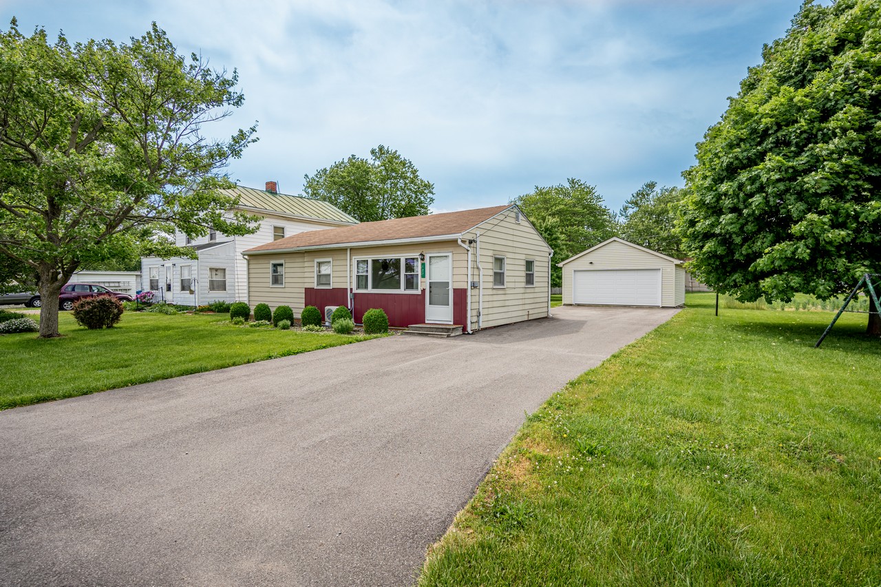 CHARMING 4 BEDROOM 1,176 SF HOME Scheerer McCulloch Indiana
