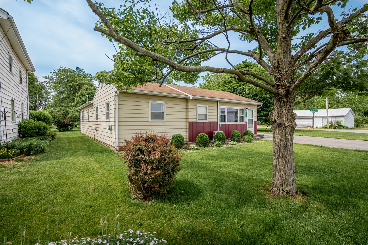 CHARMING 4 BEDROOM 1,176 SF HOME Scheerer McCulloch Indiana