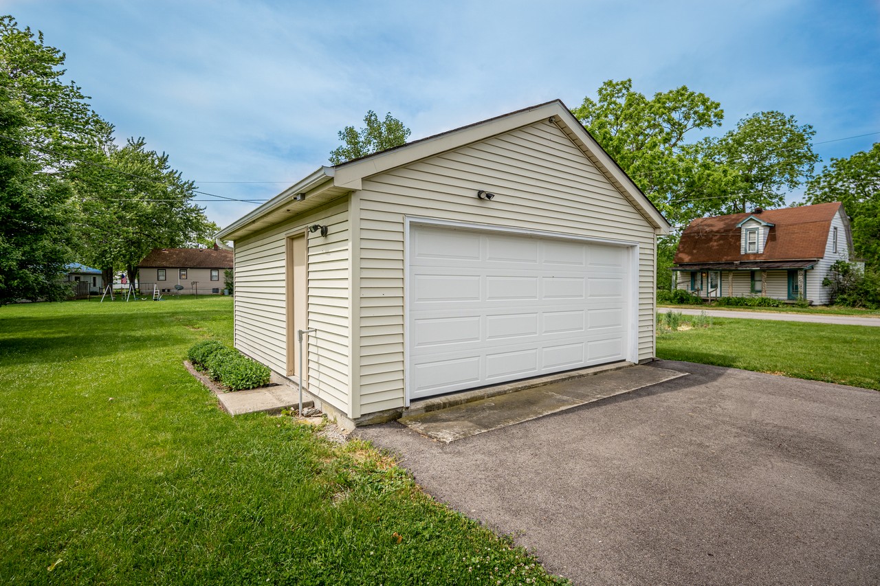 CHARMING 4 BEDROOM 1,176 SF HOME Scheerer McCulloch Indiana