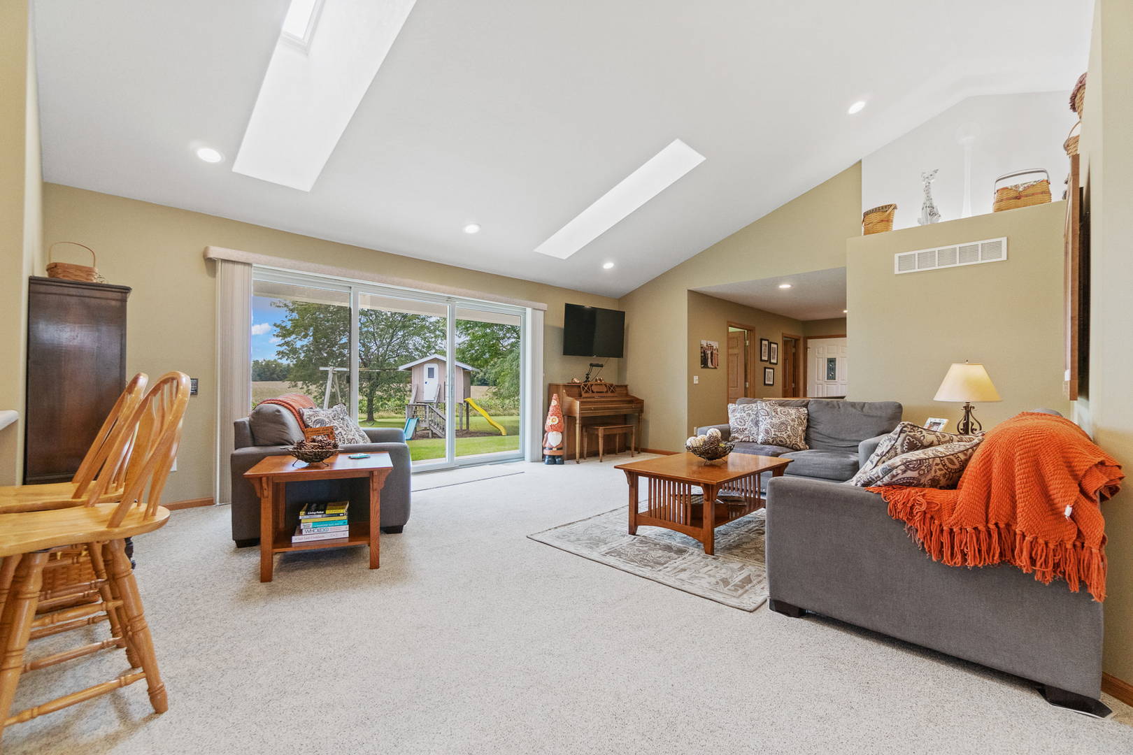 This property is the REAL DEAL located in Wolcottville, Indiana Home