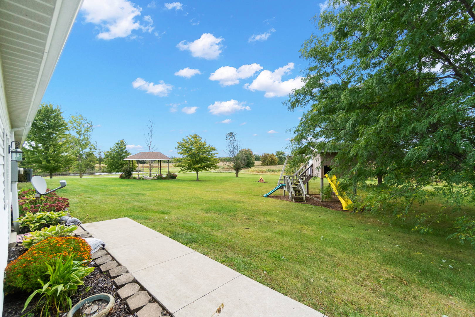 This property is the REAL DEAL located in Wolcottville, Indiana Home