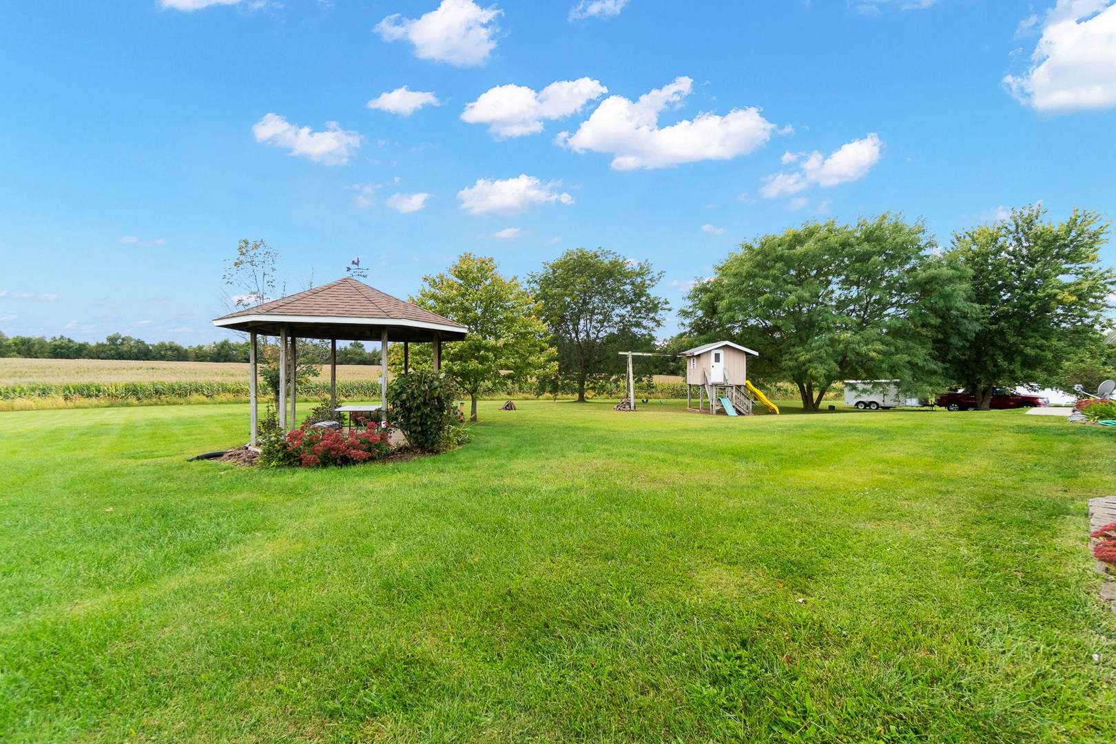 This property is the REAL DEAL located in Wolcottville, Indiana Home