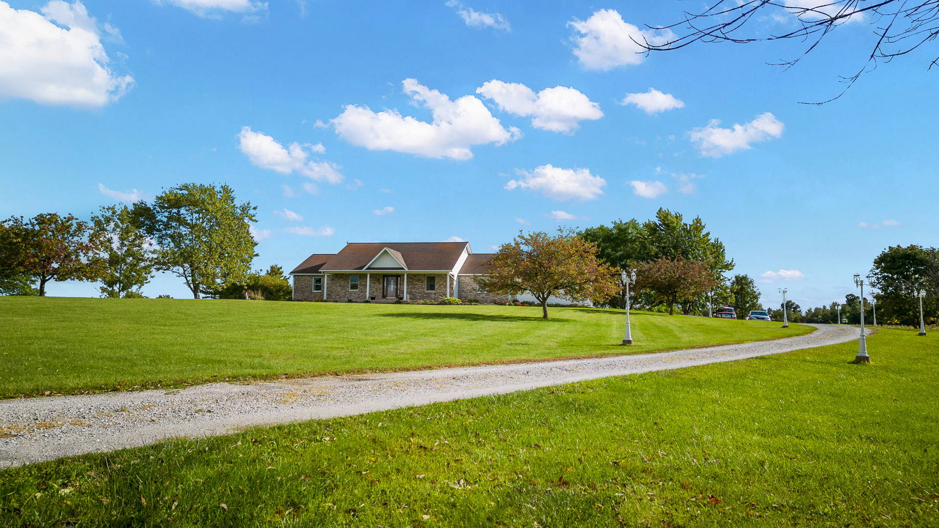 This property is the REAL DEAL located in Wolcottville, Indiana Home