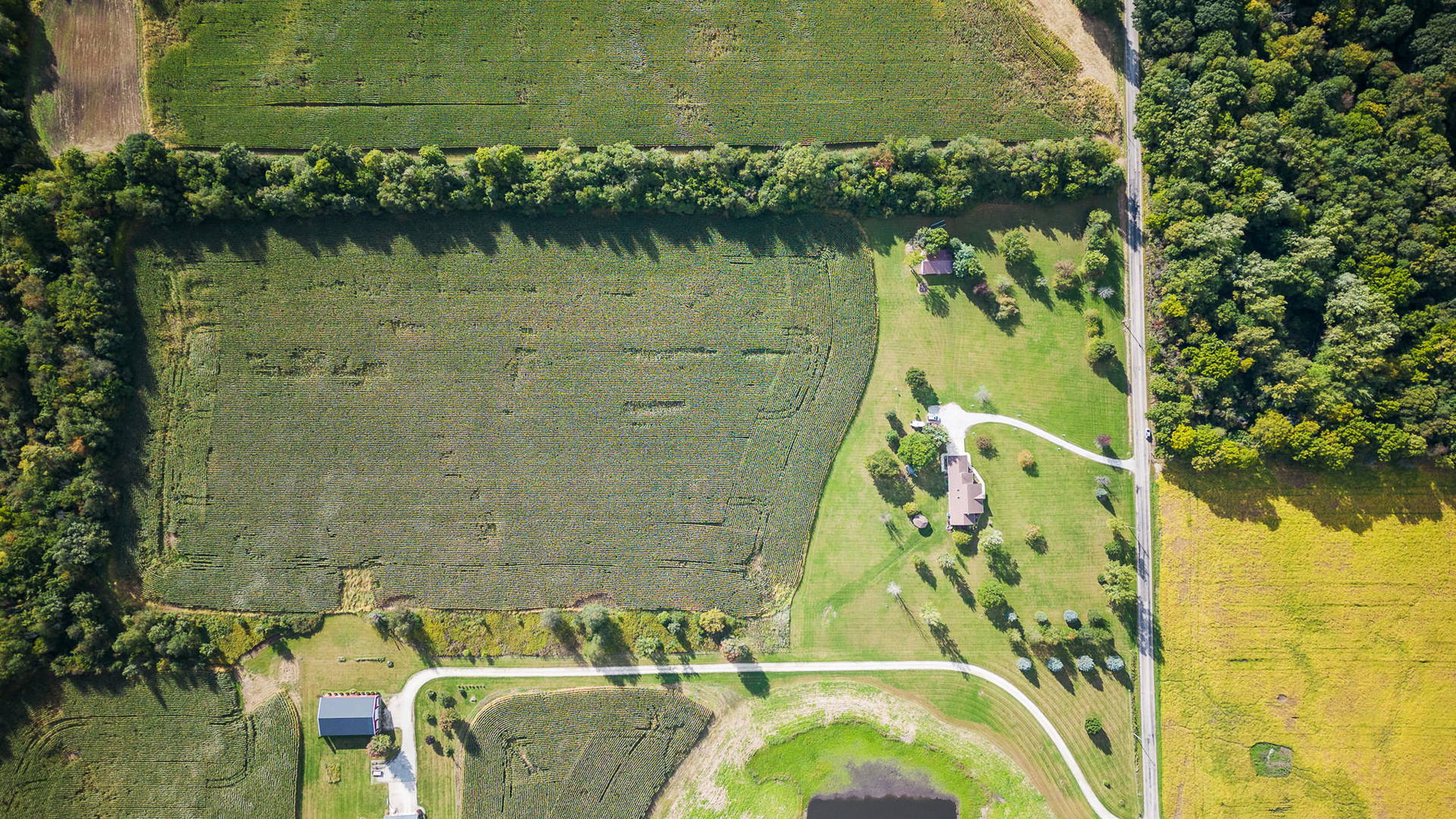 This property is the REAL DEAL located in Wolcottville, Indiana Home