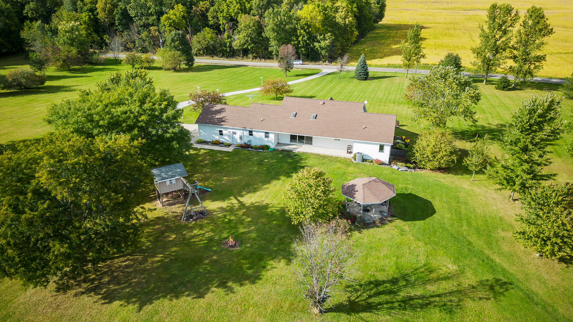 This property is the REAL DEAL located in Wolcottville, Indiana Home