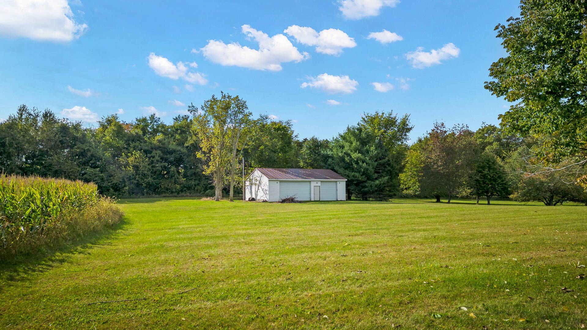 This property is the REAL DEAL located in Wolcottville, Indiana Home