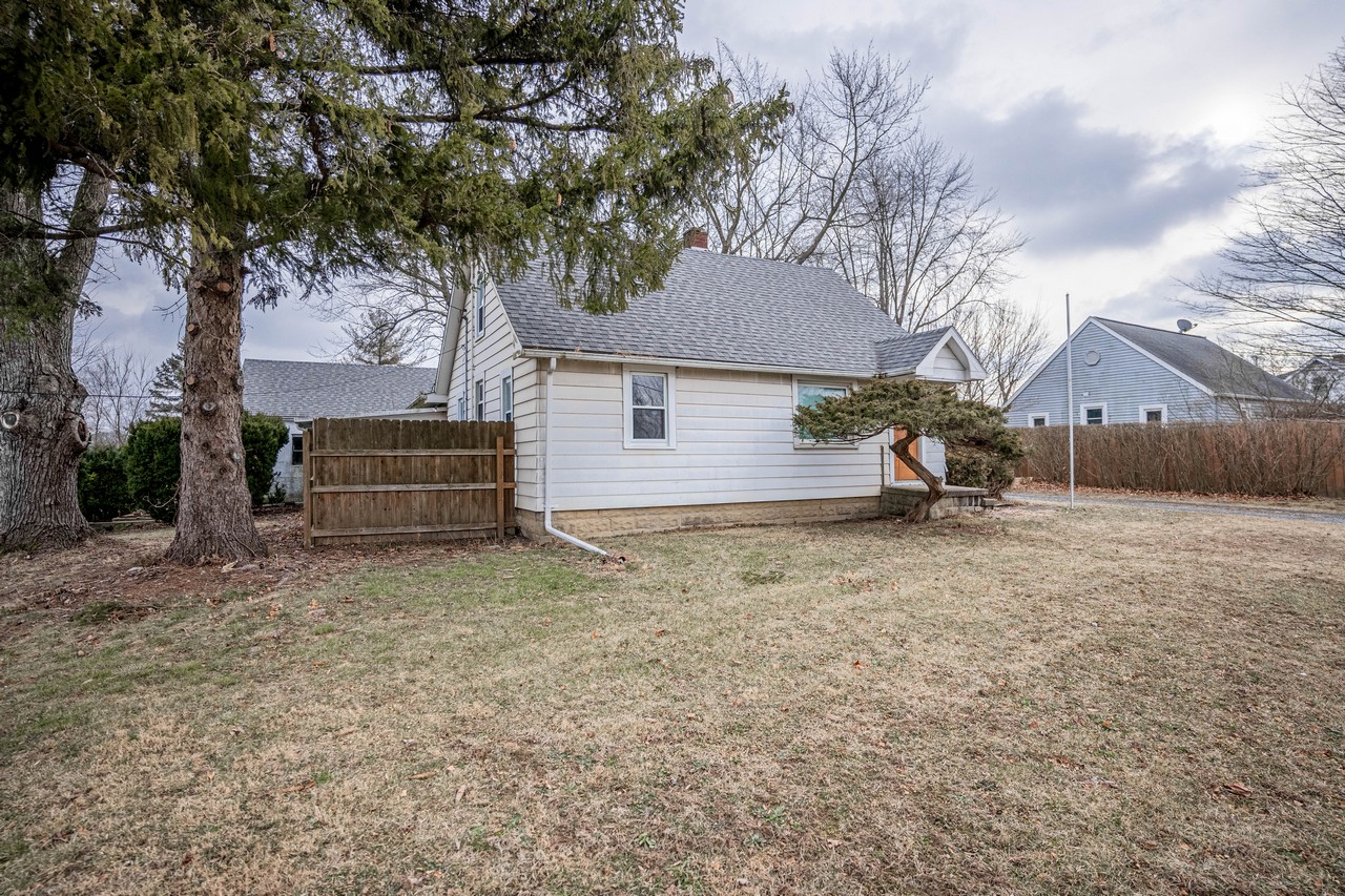 CHARMING 3 BEDROOM 1 BATH HOME IN CHURUBUSCO Scheerer McCulloch