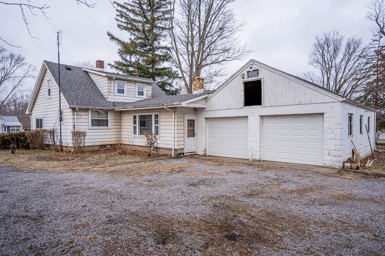 CHARMING 3 BEDROOM 1 BATH HOME IN CHURUBUSCO Scheerer McCulloch