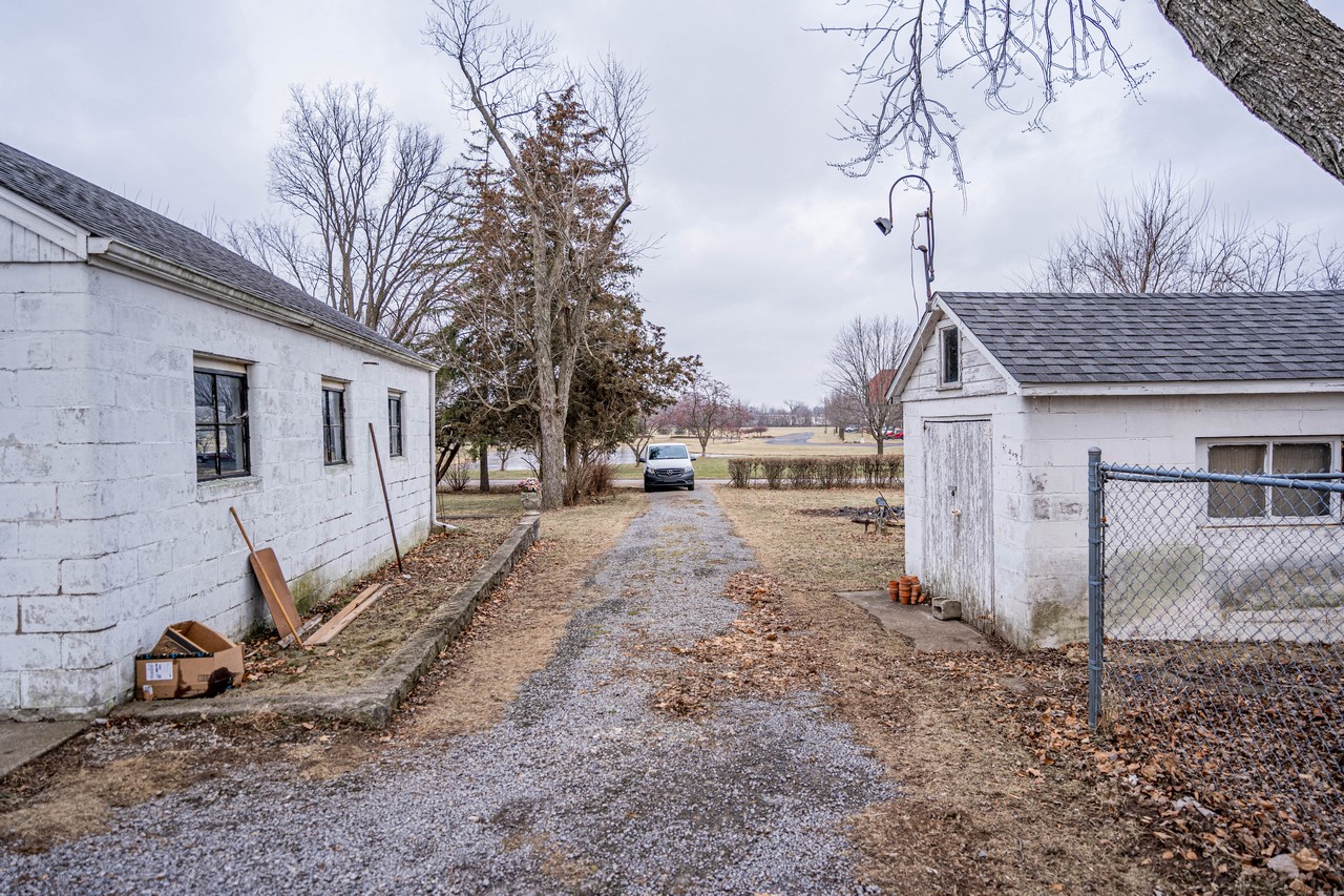 CHARMING 3 BEDROOM 1 BATH HOME IN CHURUBUSCO Scheerer McCulloch