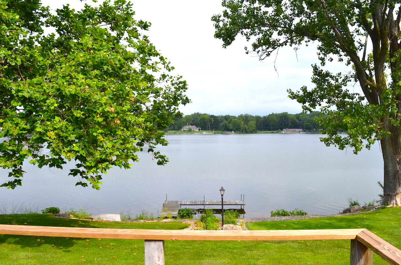 4 bedroom, 2 full bath waterfront home on Little Long Lake Scheerer