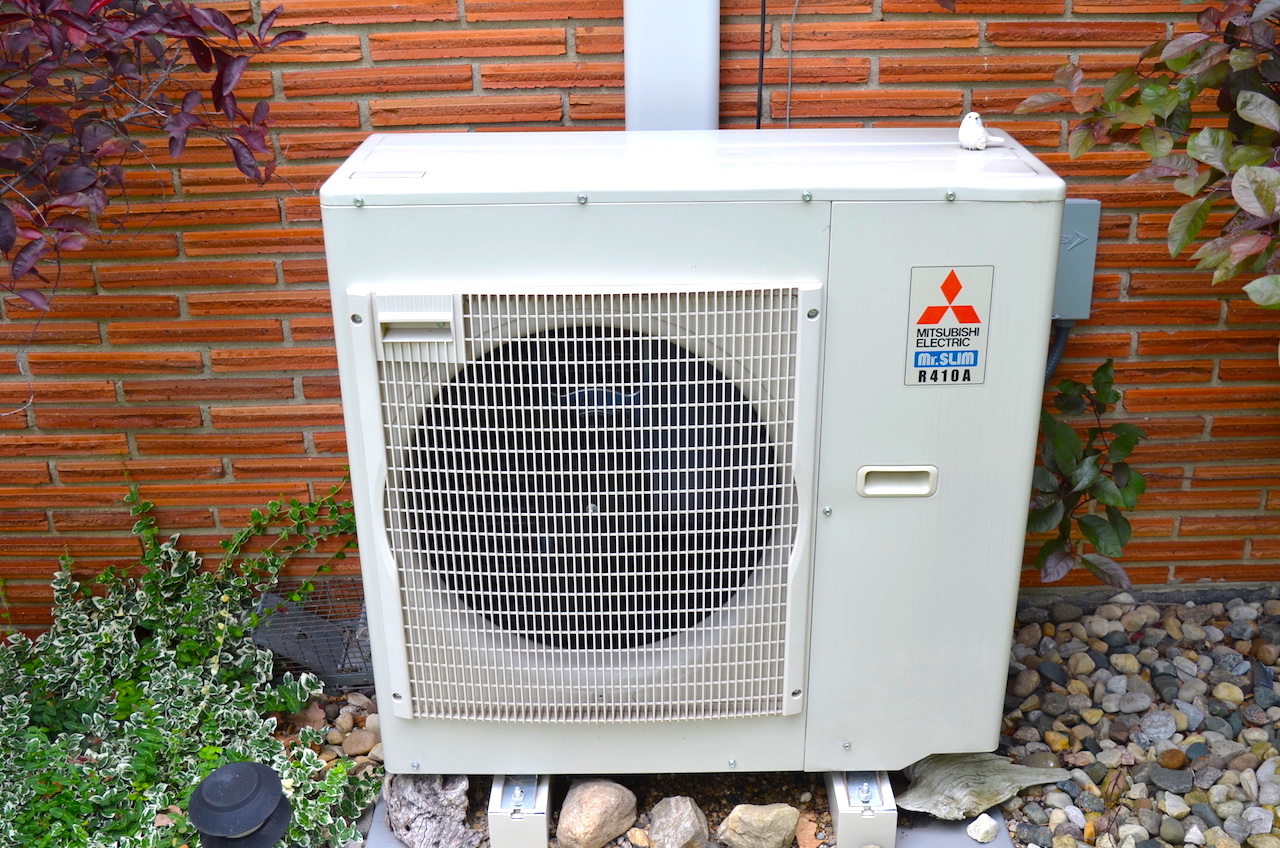 4 bedroom, 2 full bath waterfront home on Little Long Lake Scheerer