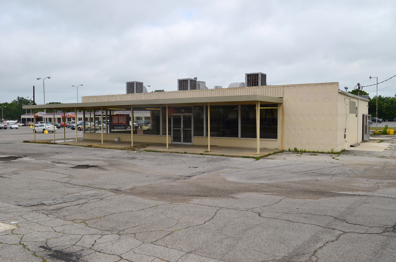 Commercial building auction in Huntington Indiana Scheerer McCulloch