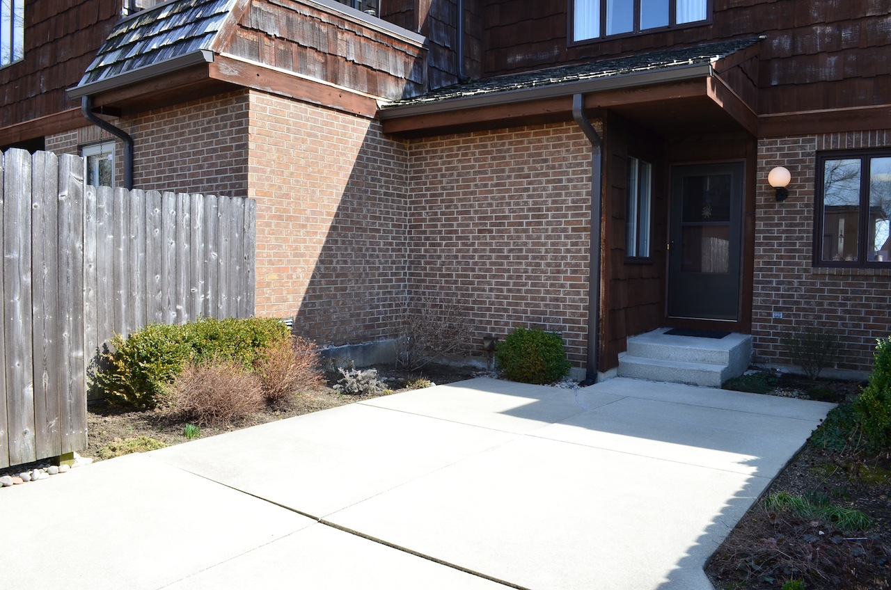 Real Estate in Covington Creek Condos Scheerer McCulloch Indiana