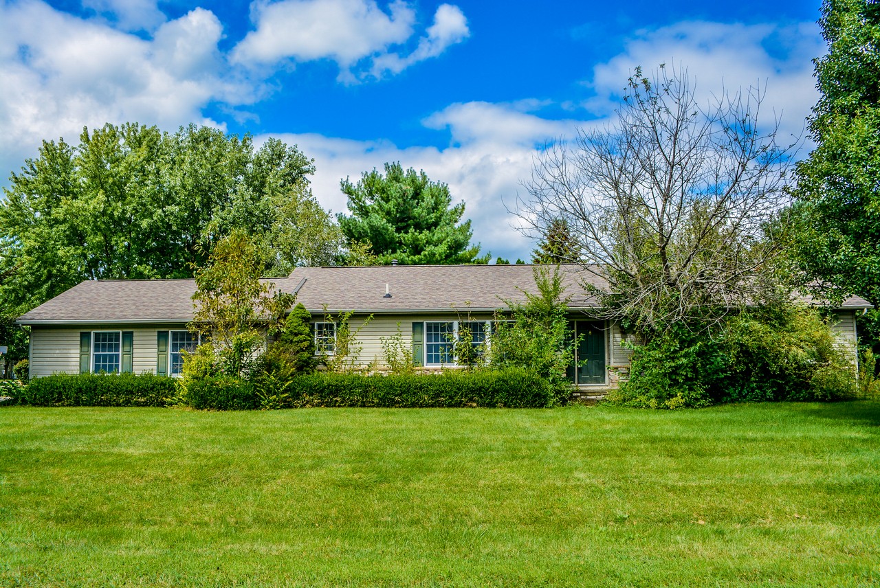 Charming 3 Bedroom 3 Bathroom Home in Walking Distance to Dewart Lake