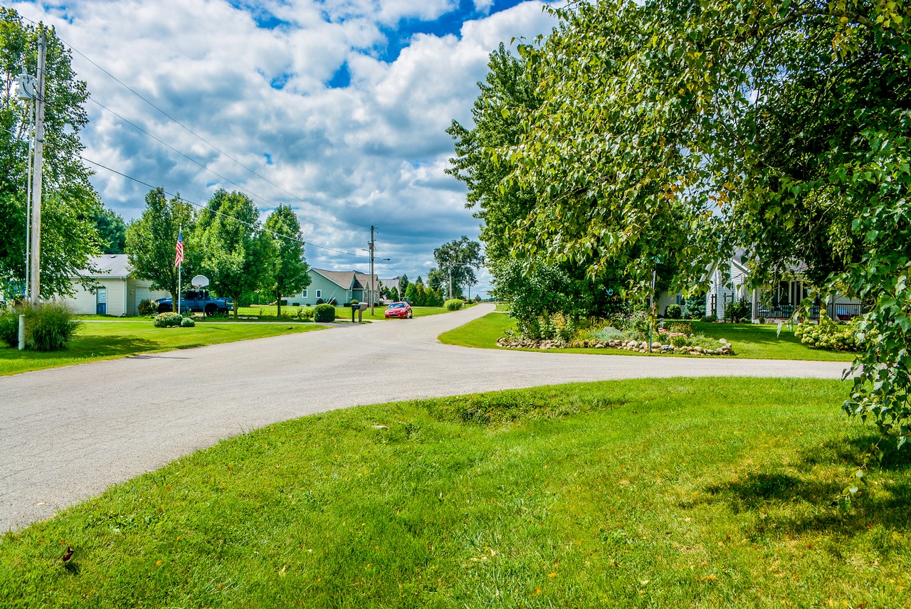 Charming 3 Bedroom 3 Bathroom Home in Walking Distance to Dewart Lake