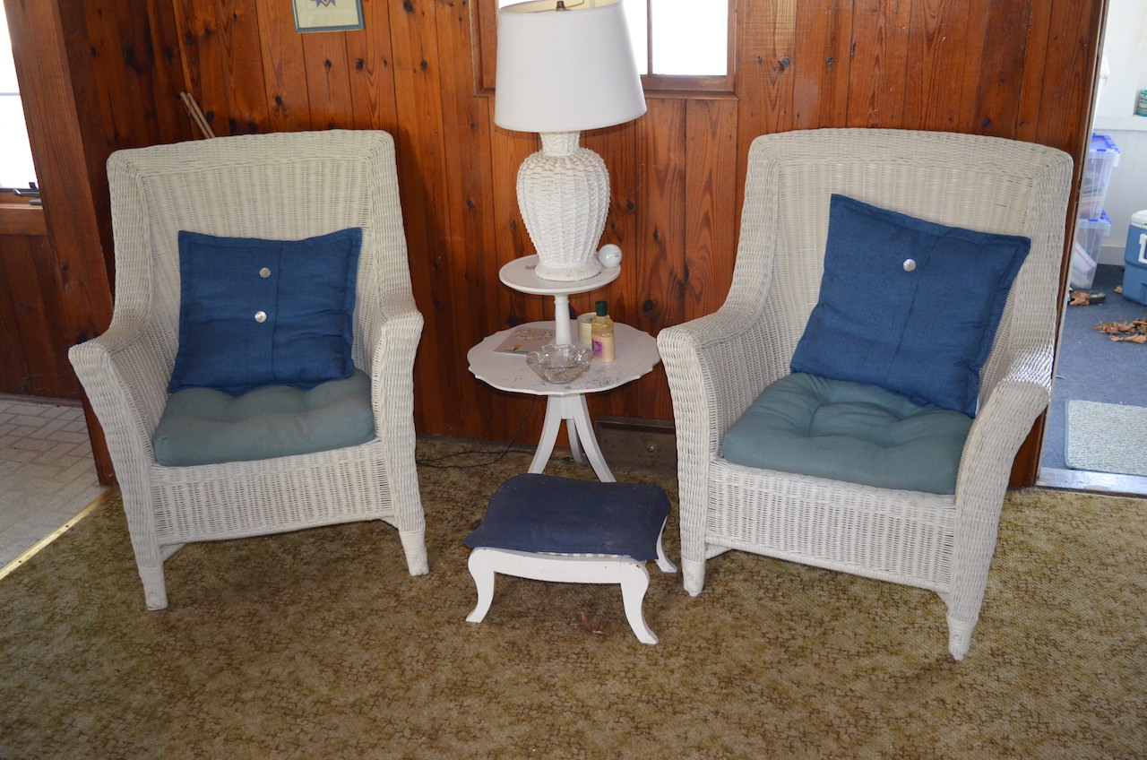 2 bedroom home with 61 feet of lakefront views on Jimmerson Lake