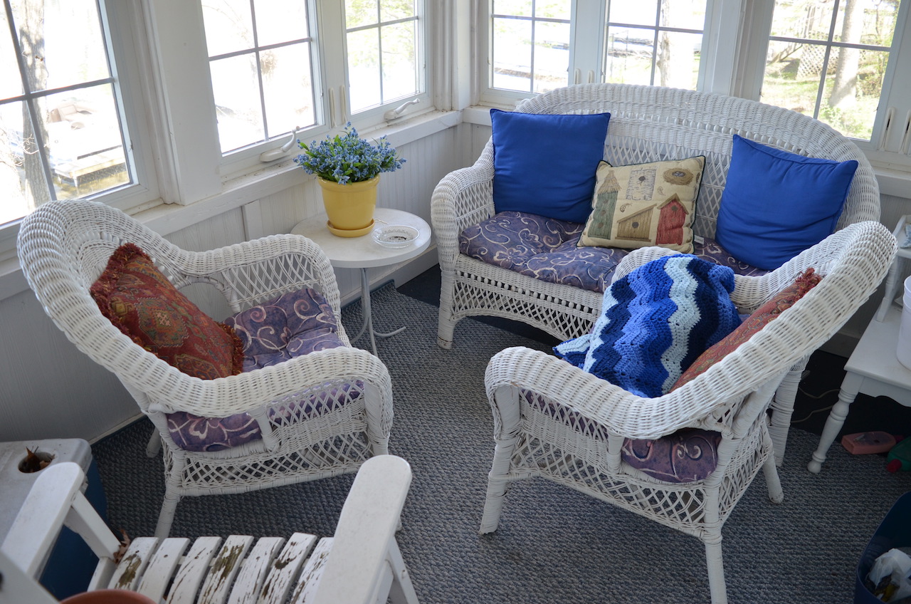 2 bedroom home with 61 feet of lakefront views on Jimmerson Lake