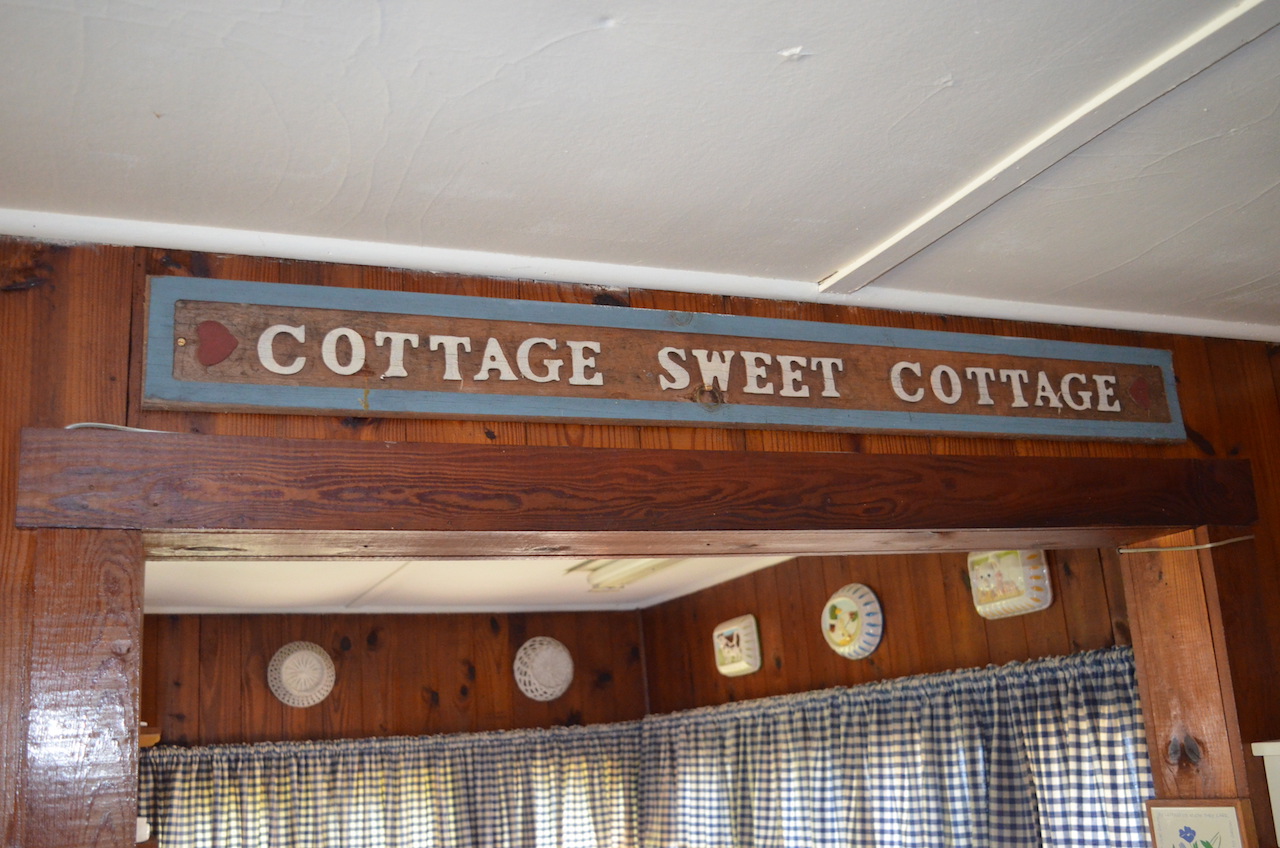 2 bedroom home with 61 feet of lakefront views on Jimmerson Lake