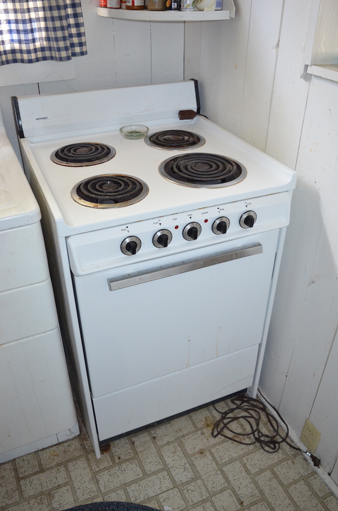 2 bedroom home with 61 feet of lakefront views on Jimmerson Lake