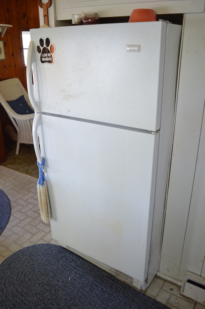 2 bedroom home with 61 feet of lakefront views on Jimmerson Lake