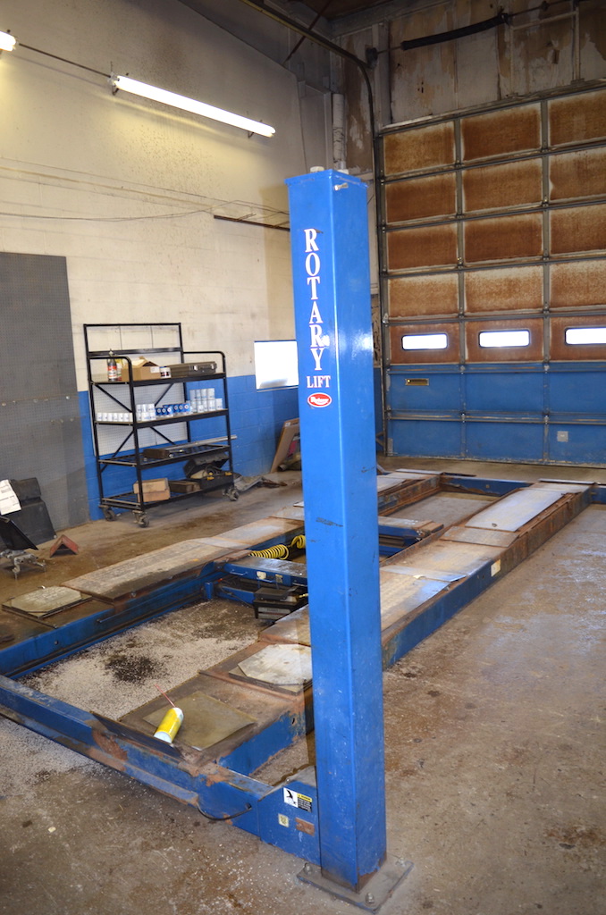 Automotive Lifts and Store Front Auction Scheerer McCulloch Indiana