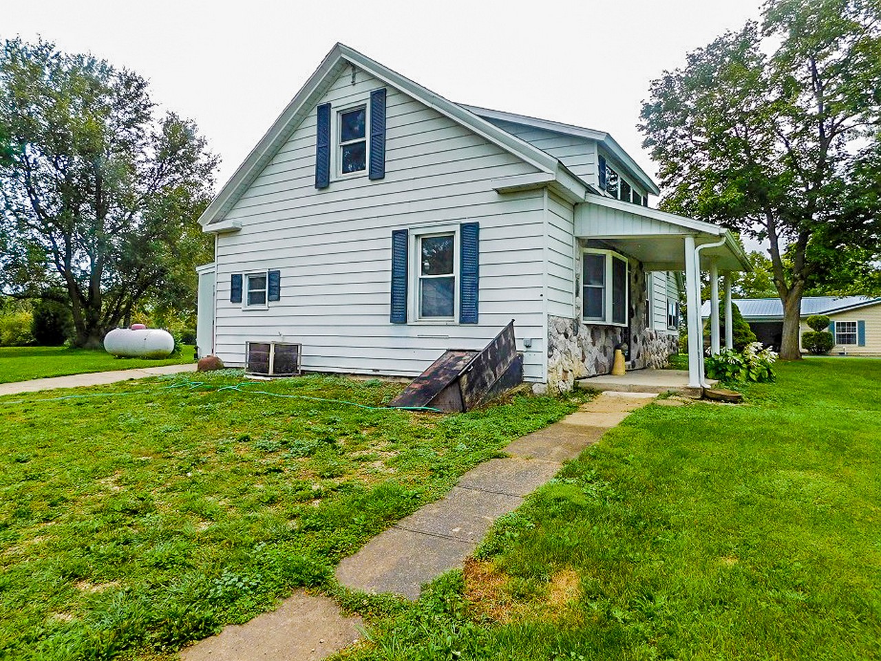 Huntington Multi Tract Auction with 2 Homes & Personal Property